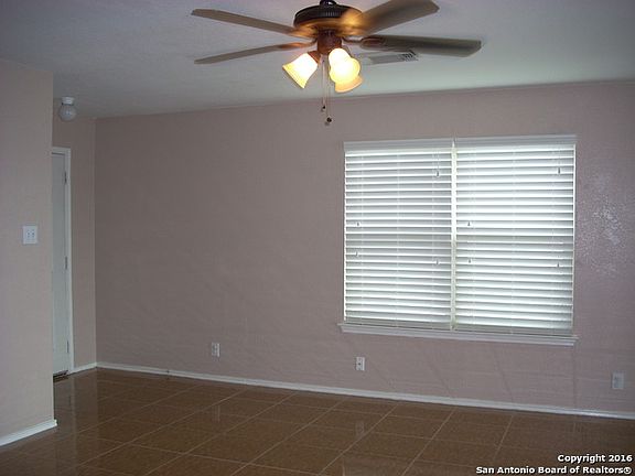 4th image of 422 Las Puertas