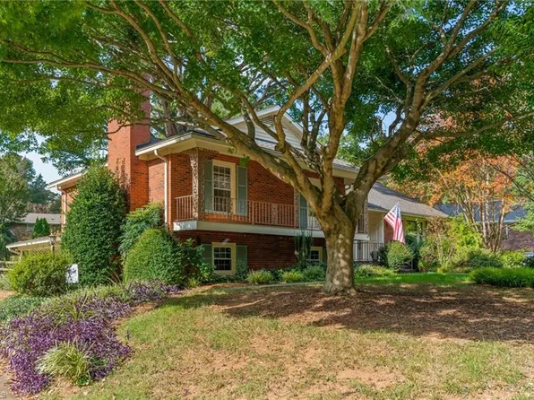 360 Flyntvalley Ct, Winston Salem, NC 27104