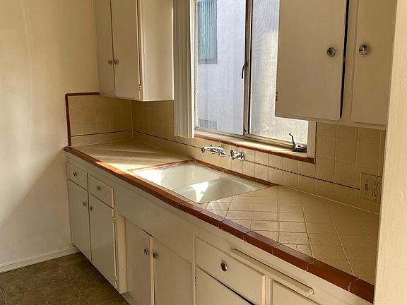 3rd image of 8514 Sherwood Dr #8