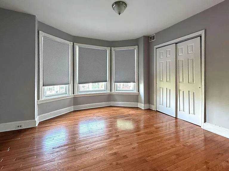 459 Winona St — Photo 5
