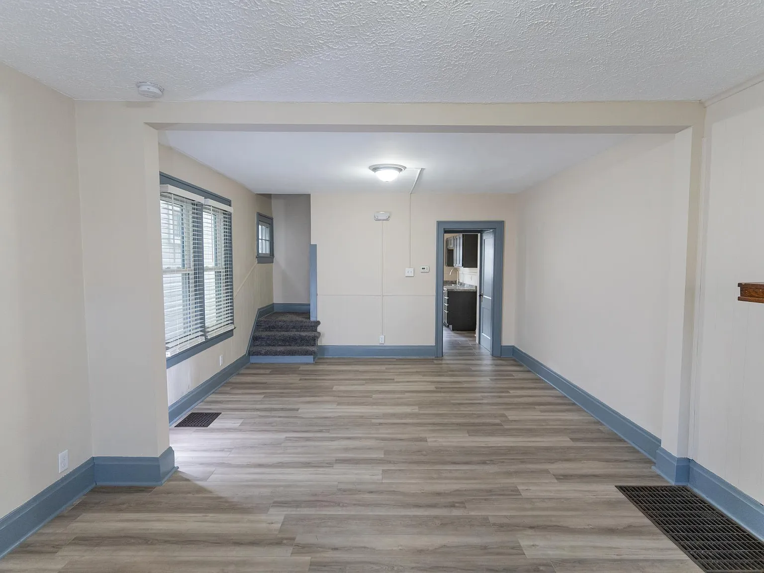 3 bed, 1432 sqft, $1,950 — Photo 4