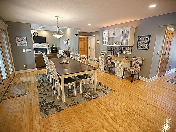 5th image of 4060 Foxwood Ln
