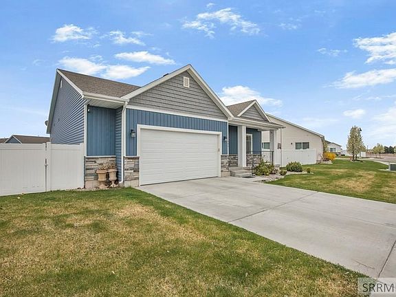 3rd image of 408 N Curlew Dr