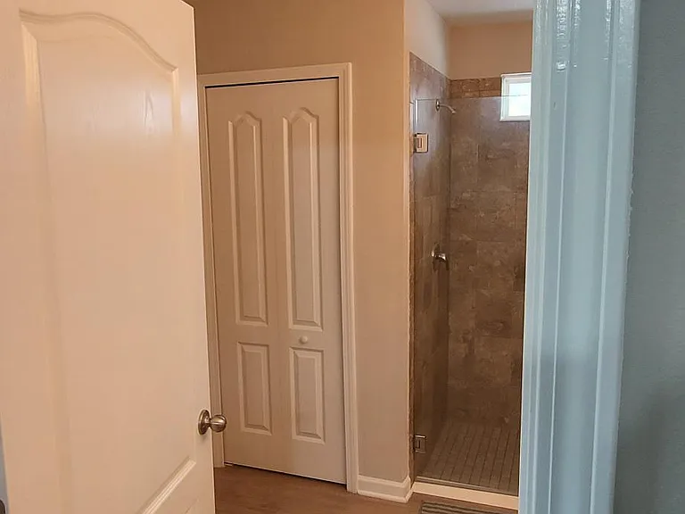 388 Glasgow Dr — Photo 13