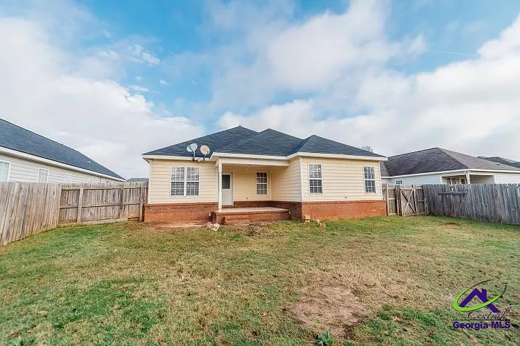 3 bed, 2.0 bath, 1428 sqft, $1,750 — Photo 3