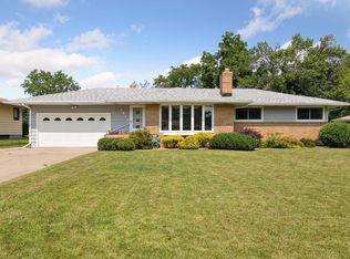 1411 Woodlynn Ave, Roseville, MN 55113