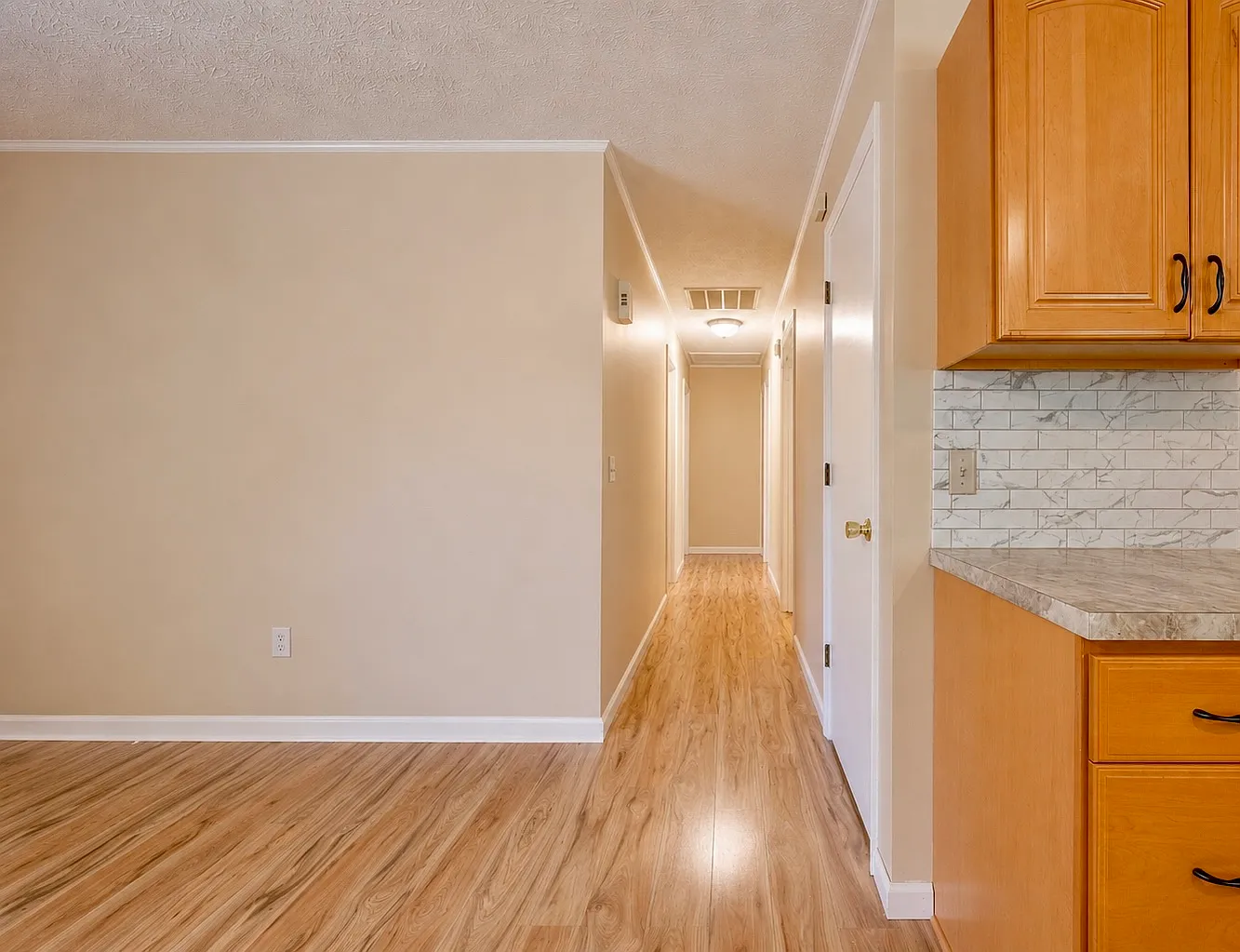 3 bed, 980 sqft, $1,650 — Photo 4
