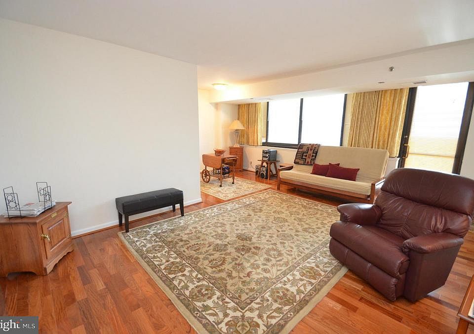 1st image of 1805 Crystal Dr APT 618S