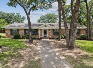 204 Shelmar Dr, Euless, TX 76039