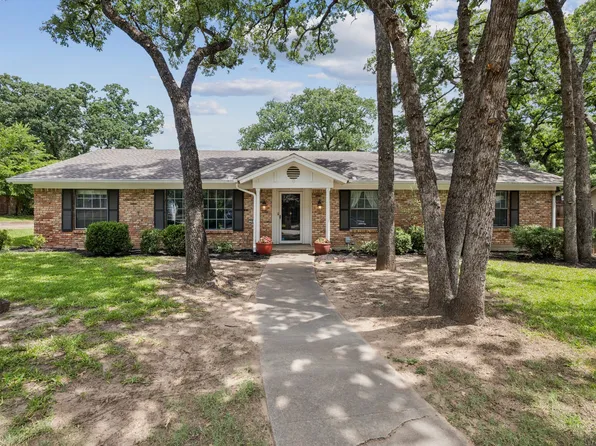 204 Shelmar Dr, Euless, TX 76039