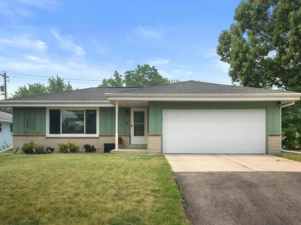 9537 W Sarasota PLACE, Wauwatosa, WI 53222