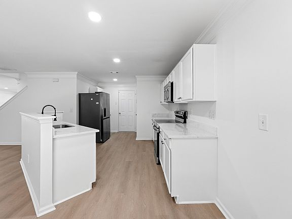 4th image of 3050A Centerglen Ln