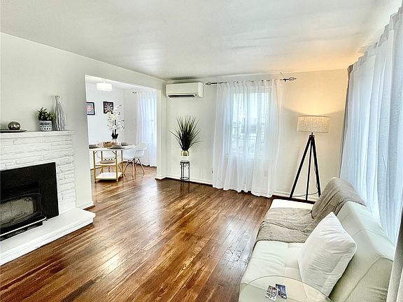 3rd image of 11249 Woodley Avenue S