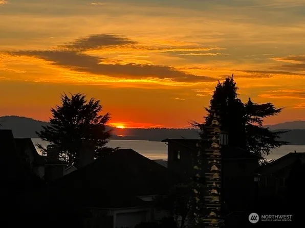 1604 28th Avenue W, Seattle, WA 98199