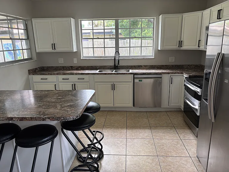 1147 Barbara Dr — Photo 5