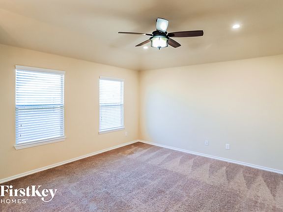 3rd image of 522 Canterburry Park