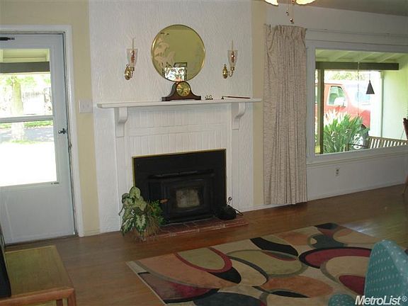 5th image of 3920 Rosemary Cir
