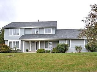 12600 N Yvonne Dr, Mequon, WI 53092