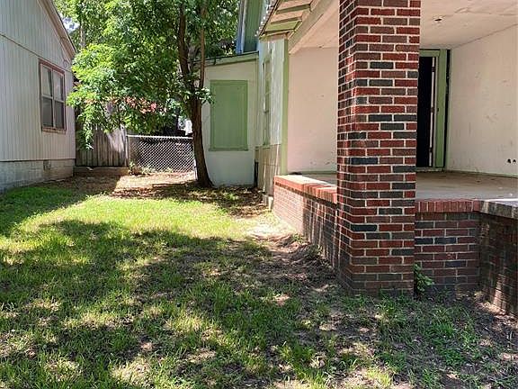 4th image of 619 E Sears St