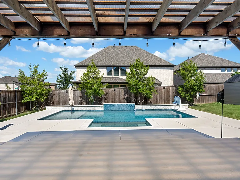 1812 Pecos Dr — Photo 4