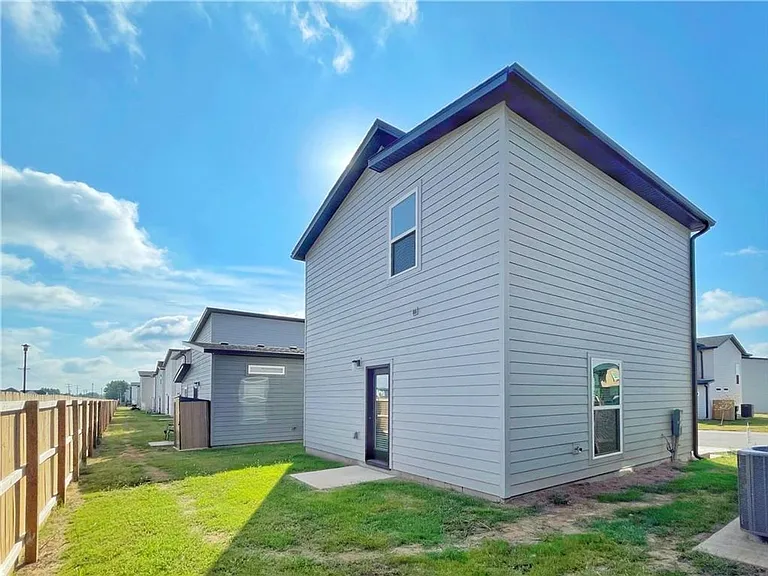 820 Boardwalk Ave — Photo 11