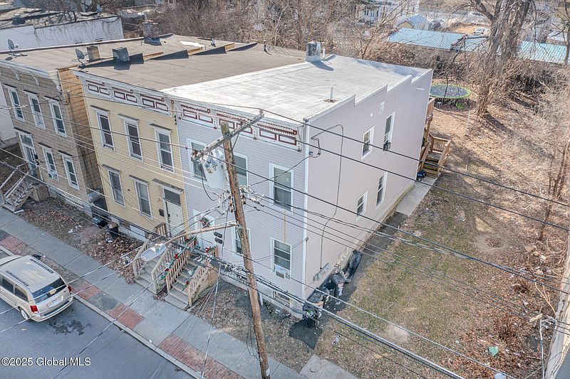 3rd image of 598-600 3rd Street