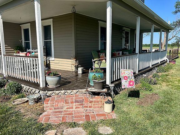 Beautiful wraparound porch!