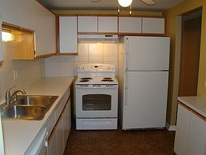 4th image of 1102 Mercury Dr Unit 2C