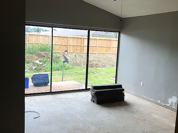 3rd image of 1704 Fox Run Dr