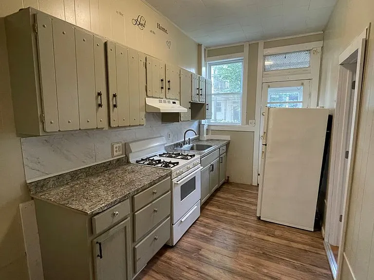 2322 Penn St — Photo 11