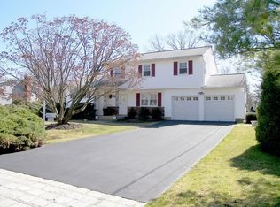 2860 Saddle Ridge Dr, Yorktown Heights, NY 10598