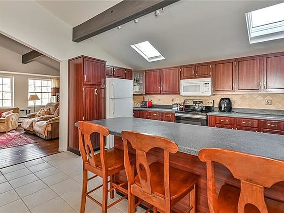 3rd image of 212 Silverdale Dr