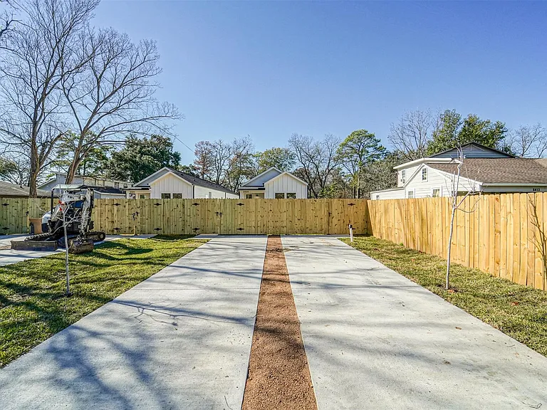 8409 Schneider St — Photo 21