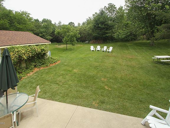 4th image of 1057 Orchard Ave