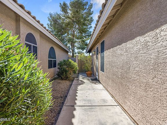 3rd image of 8013 W Shaw Butte Dr