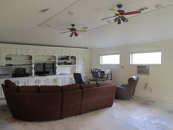 H-U-G-E room-in main house that was formerly a preschool classroom, could be office, den....