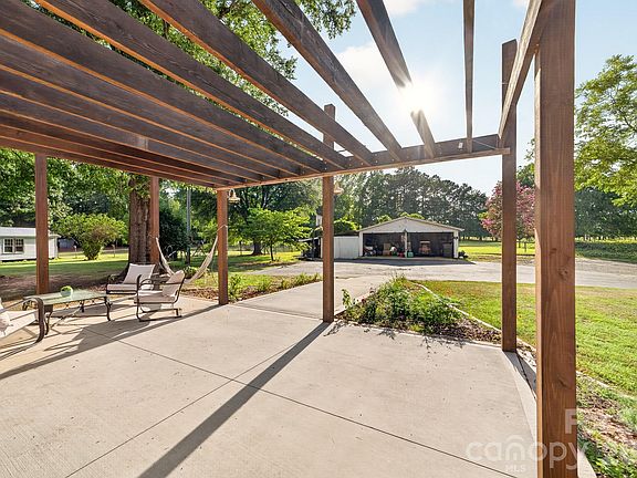 5th image of 561 N Shiloh Rd