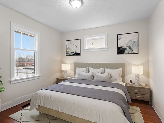 5th image of 454 Rousseau St