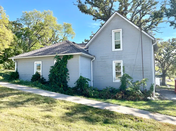 211 Mulberry St, Oakland, IA 51560