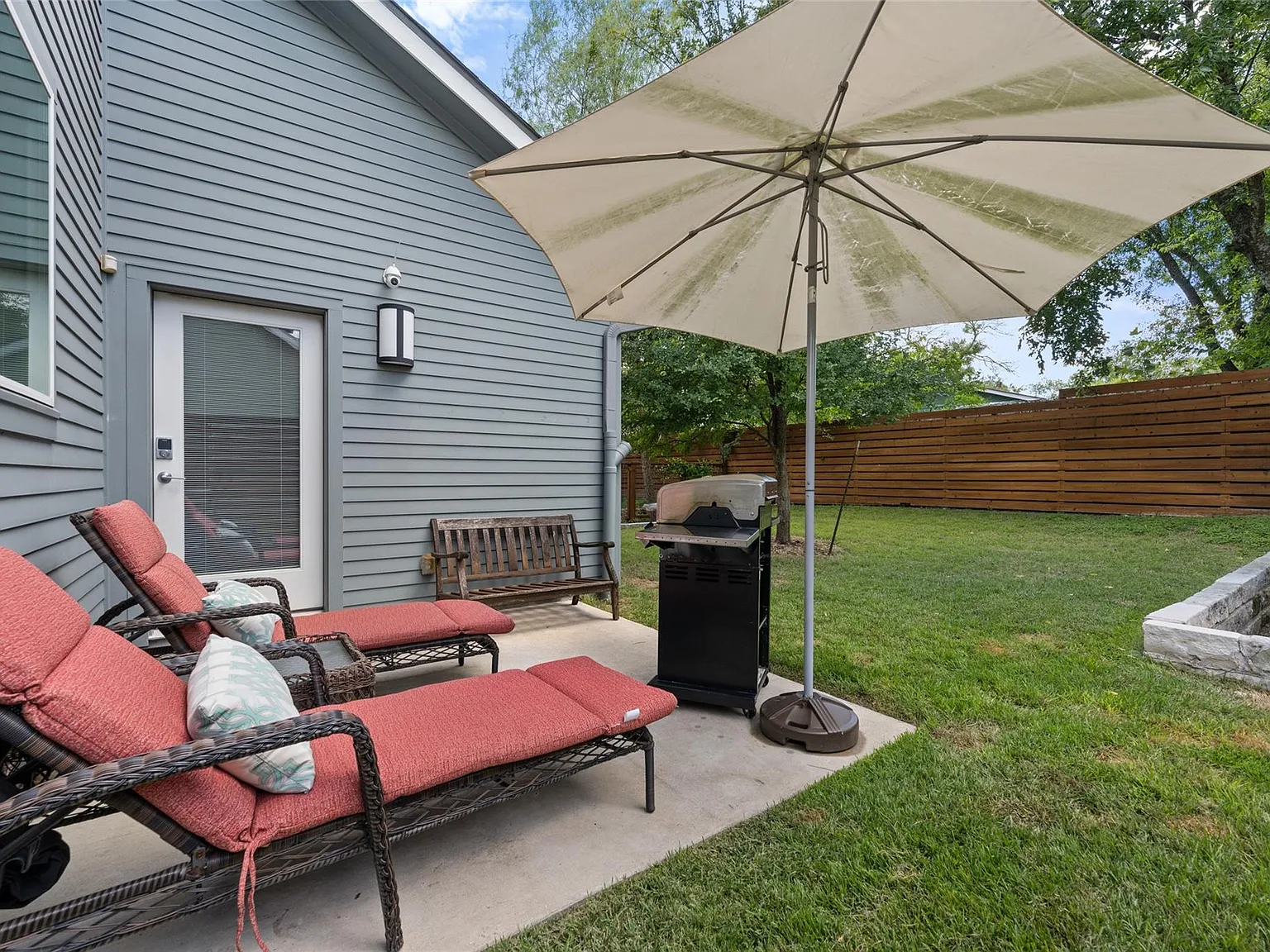 3 bed, 2.5 bath, 1839 sqft, $2,995 — Photo 2