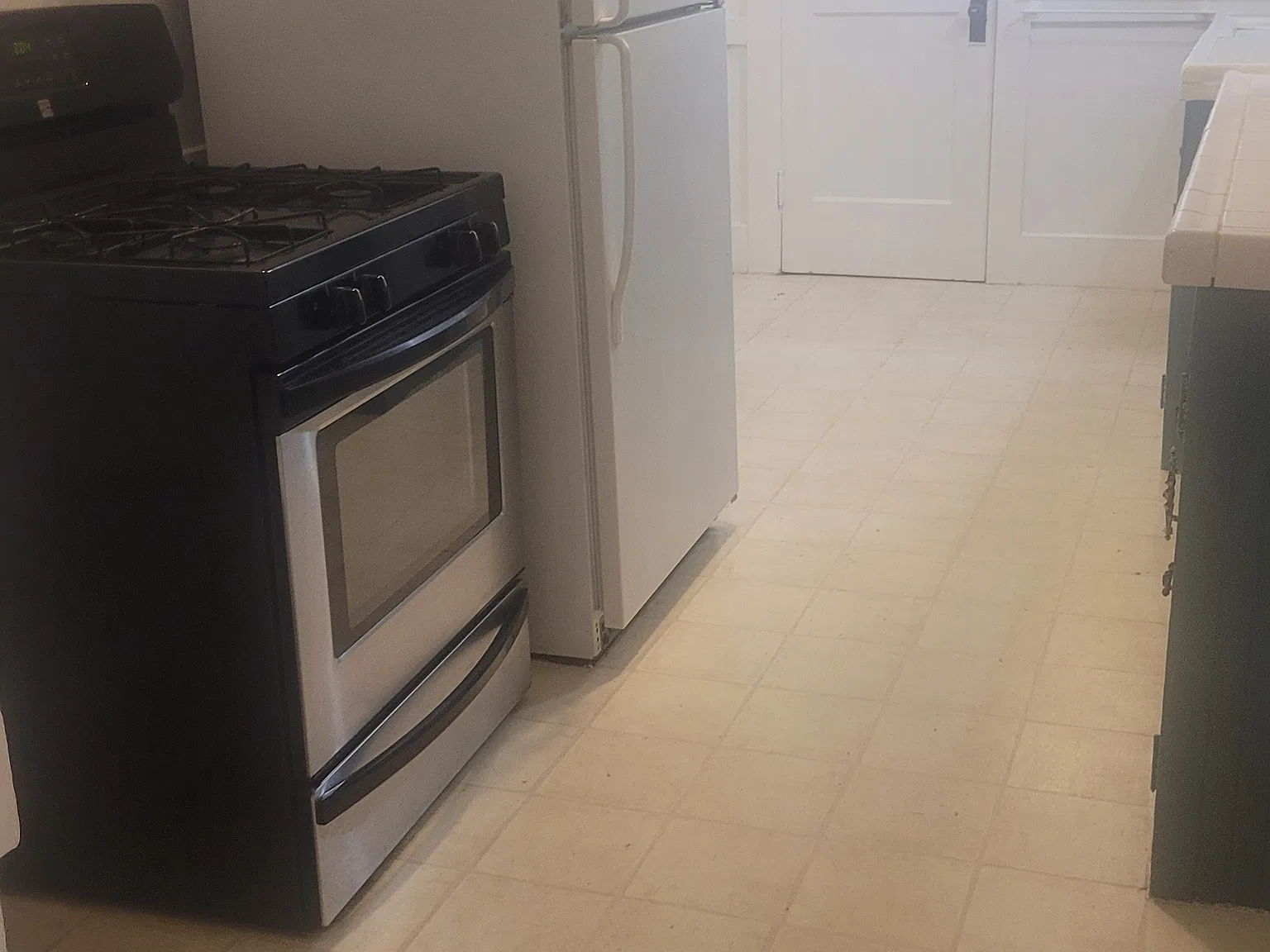 2 bed, 1200 sqft, $1,900 — Photo 2