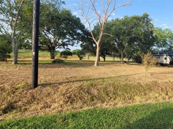 310 E Dallas Ave #312, Seadrift, TX 77983