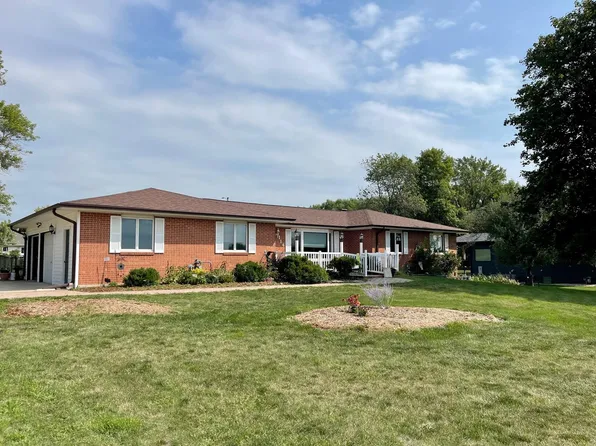 114 28th St, Spirit Lake, IA 51360