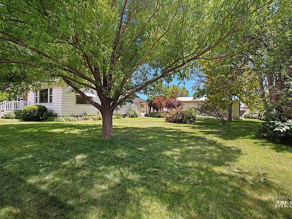 2nd image of 367 E Avenue C