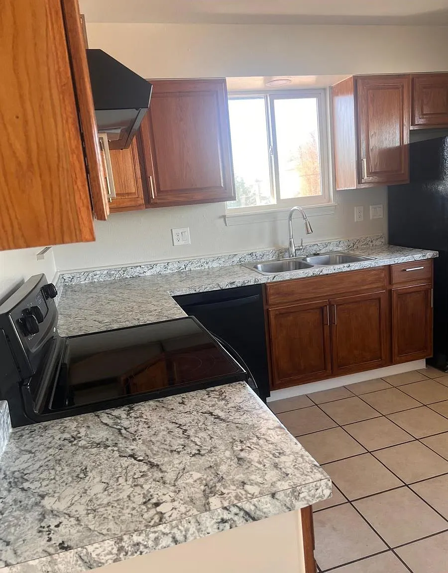 2 bed, 1.0 bath, 912 sqft, $1,650 — Photo 4
