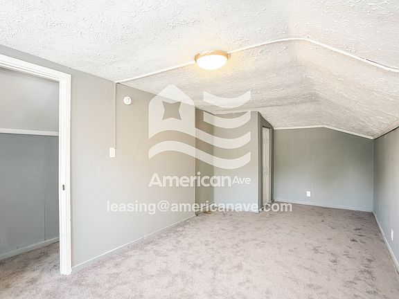 1271938_003_living_room_12776784.jpg