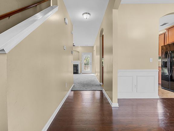 3rd image of 389 Peppercorn Ln
