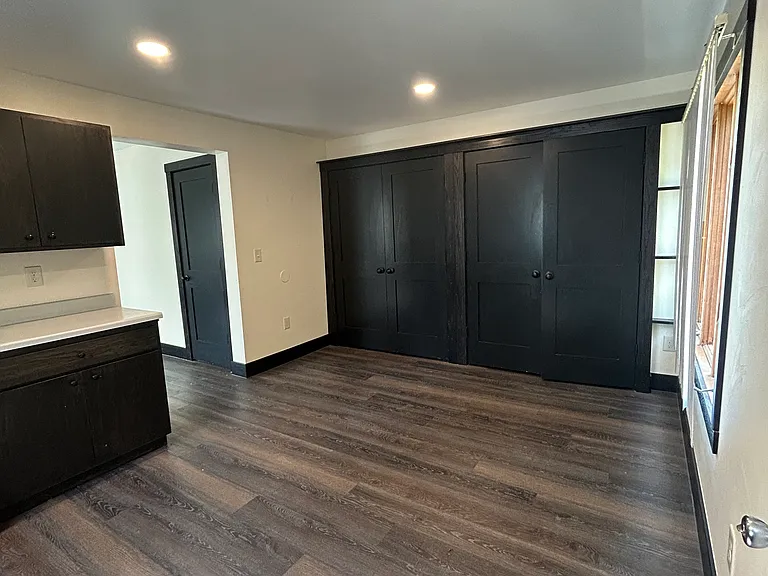 245 W 29th St #1 — Photo 2