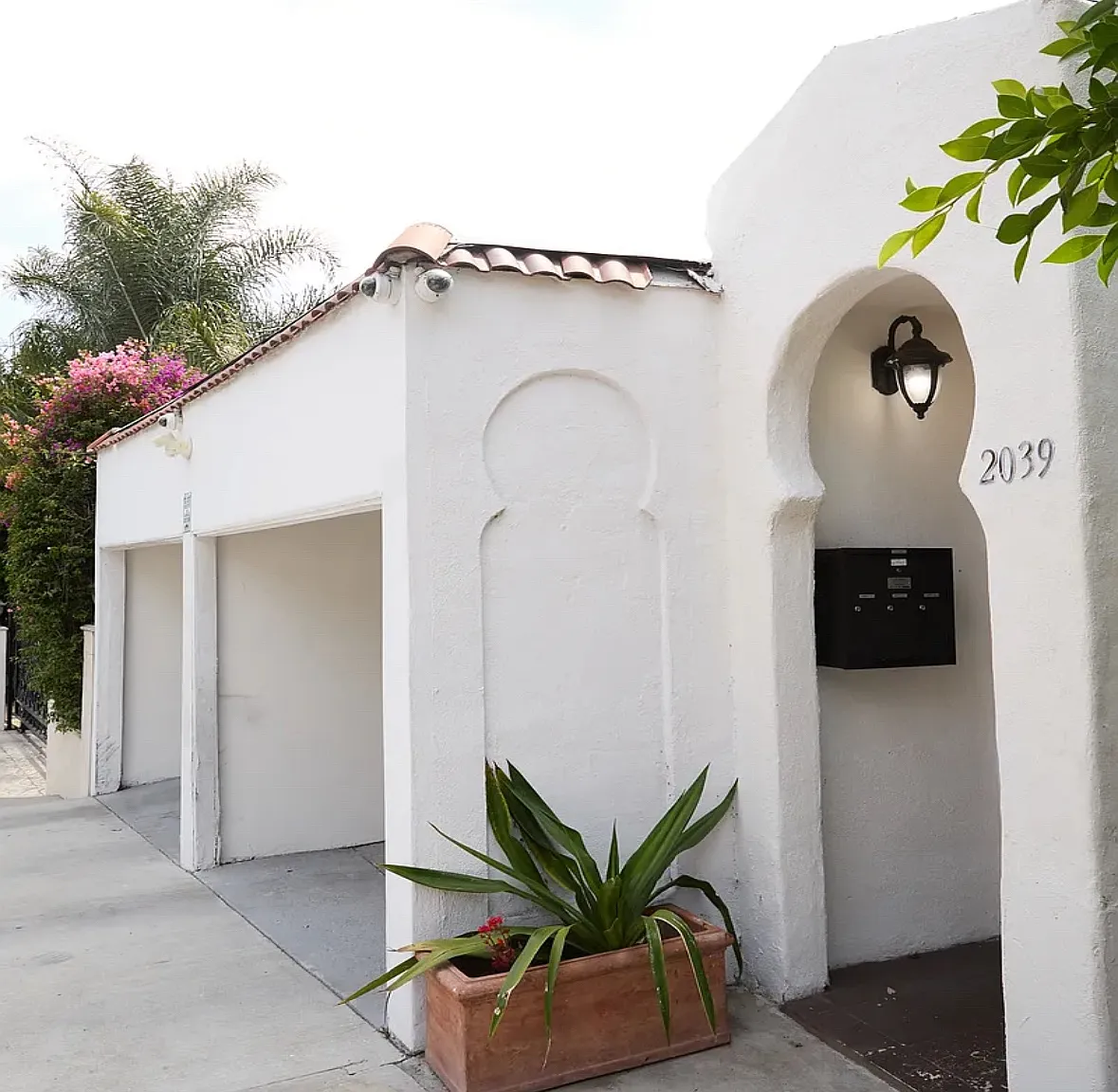 2041 Ivar Ave — Photo 3