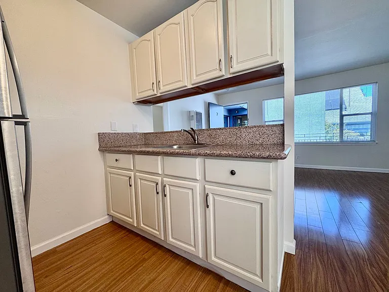 1643 Prince St — Photo 9